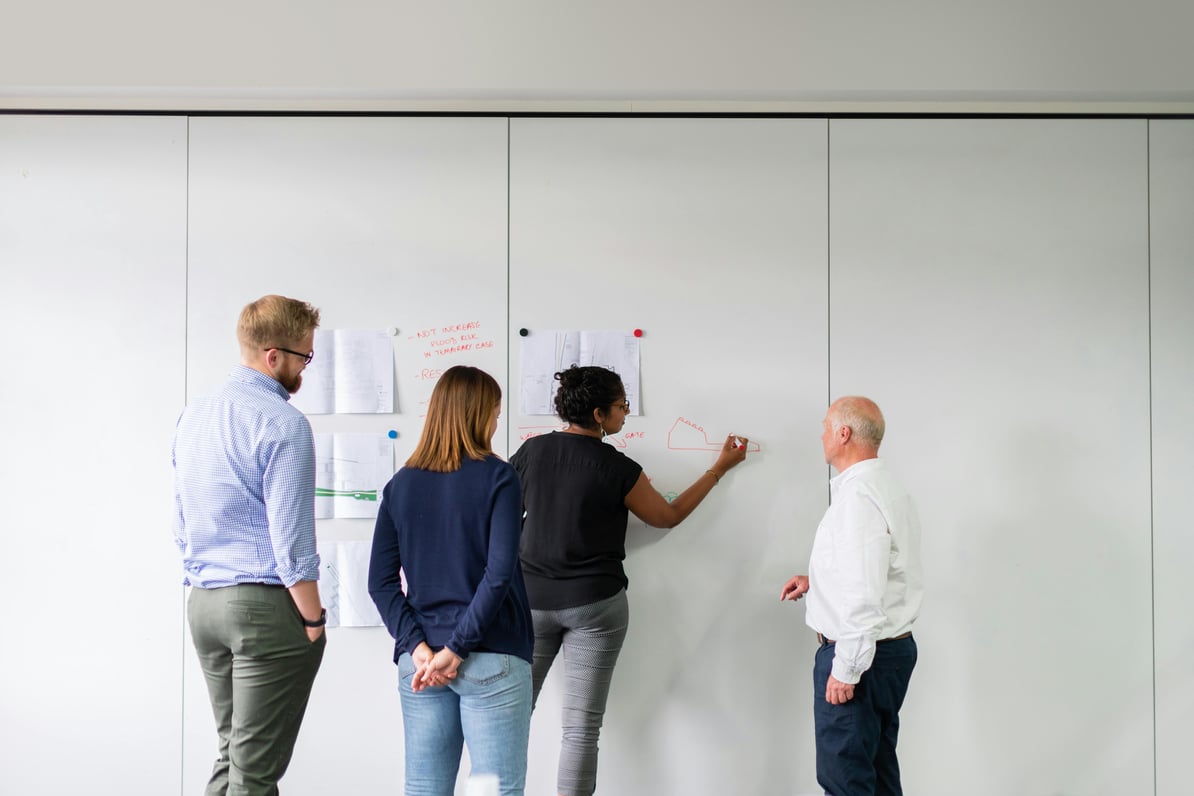 From Confusion to Confidence: How Peer-to-Peer Training Boosts IT Adoption